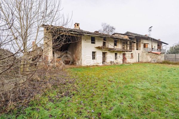 casale in vendita ad Envie