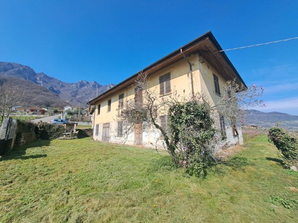 casale in vendita ad Envie