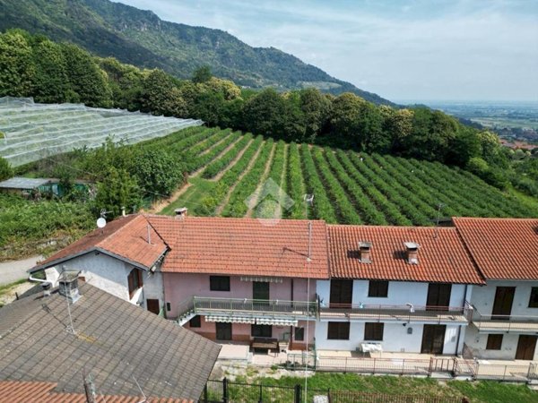 casa indipendente in vendita ad Envie in zona Occa
