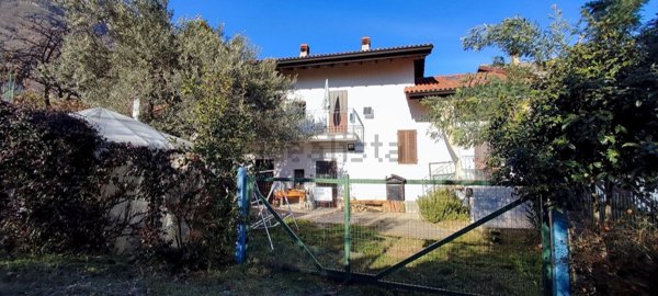 casa indipendente in vendita ad Envie in zona Occa