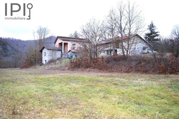 casale in vendita a Farigliano
