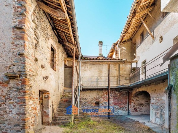 casale in vendita a Farigliano