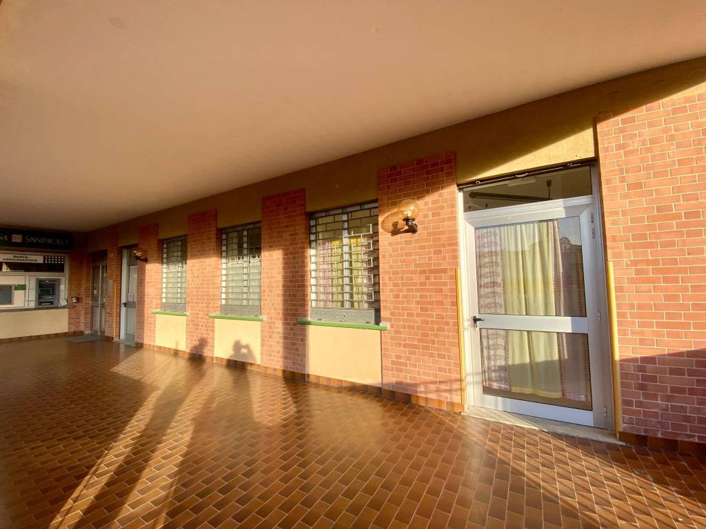 negozio in vendita a Farigliano