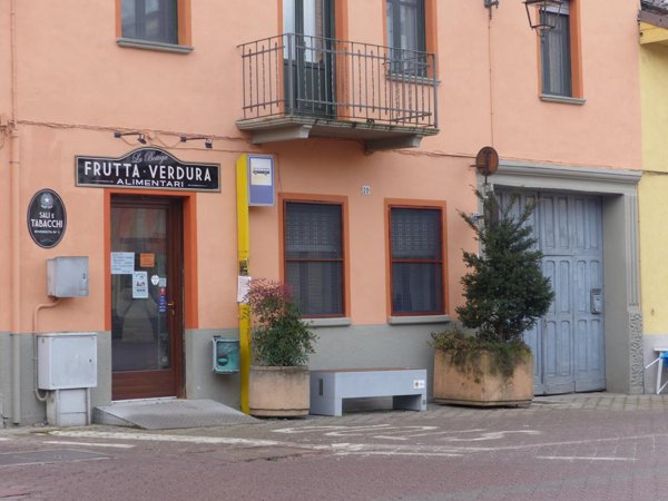 locale commerciale in vendita a Faule