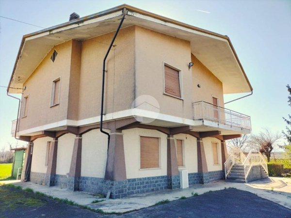 casa indipendente in vendita a Fossano in zona Tagliata
