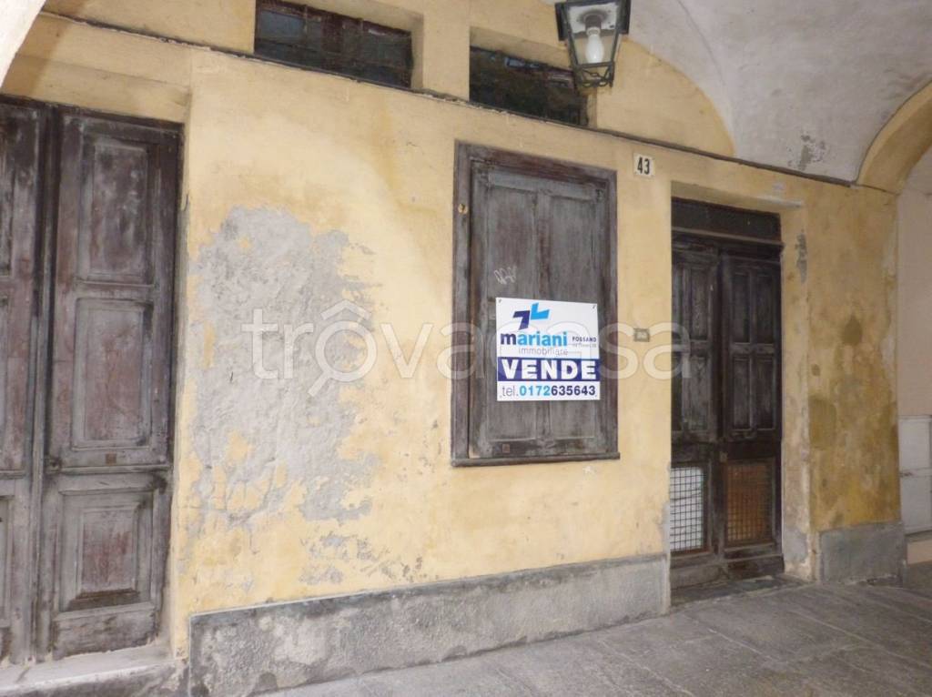 locale commerciale in vendita a Fossano