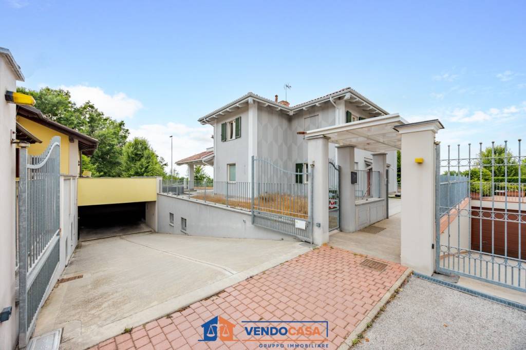 appartamento in vendita a Fossano in zona Santa Lucia