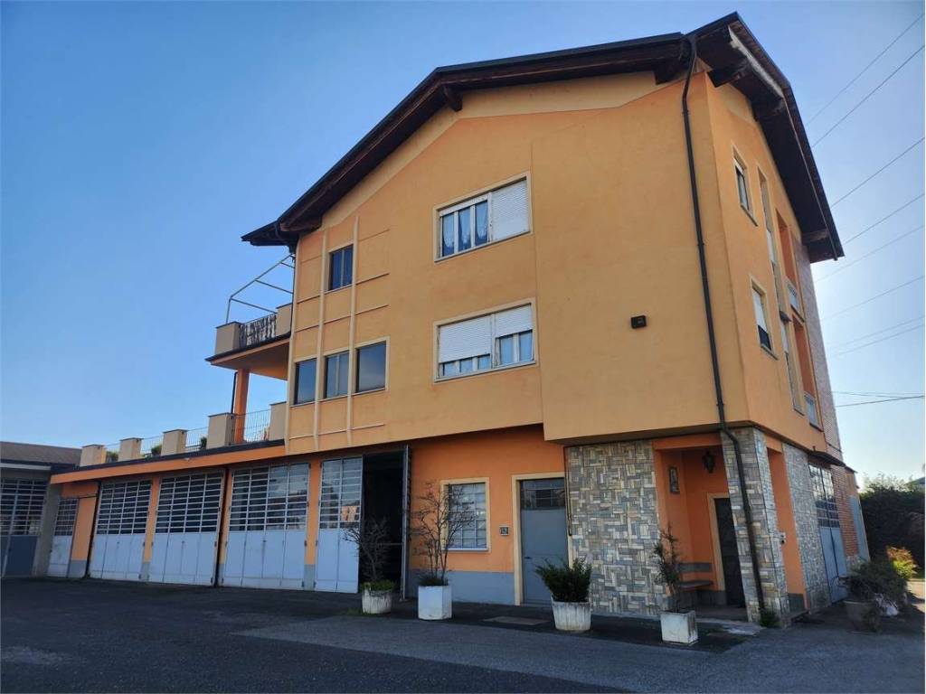 locale commerciale in vendita a Fossano