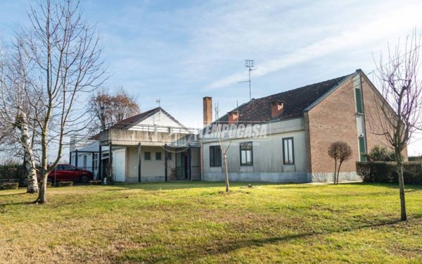 casa indipendente in vendita a Fossano