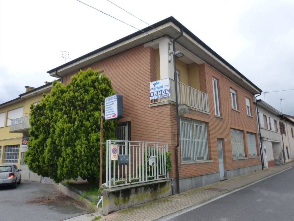 casa indipendente in vendita a Fossano