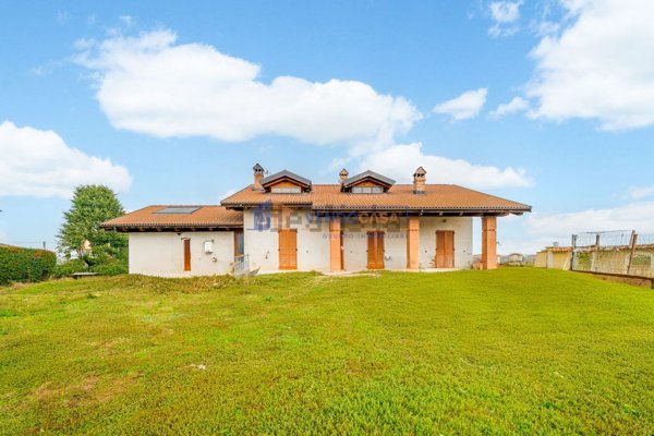 casa indipendente in vendita a Fossano in zona Loreto