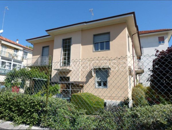 casa indipendente in vendita a Fossano