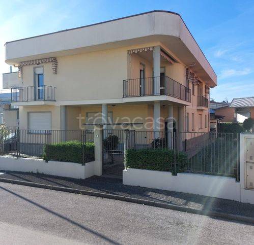 casa indipendente in vendita a Fossano