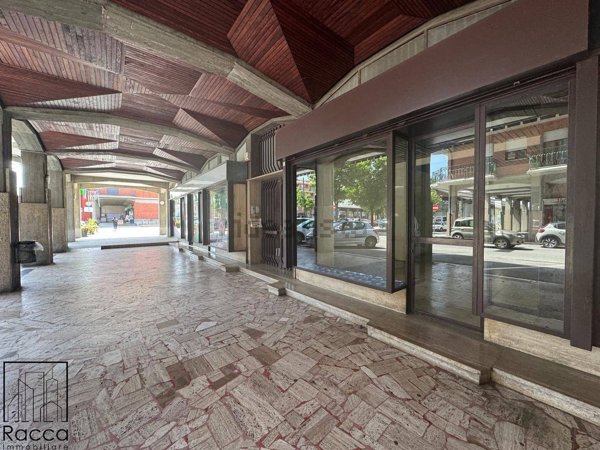 locale commerciale in vendita a Fossano