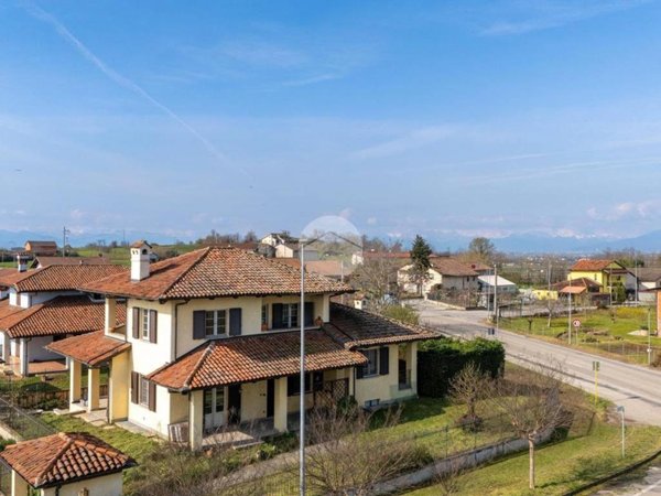 casa indipendente in vendita a Fossano in zona Loreto