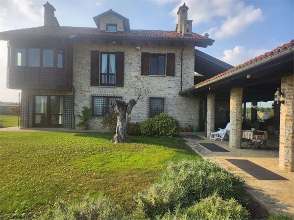 casa indipendente in vendita a Fossano