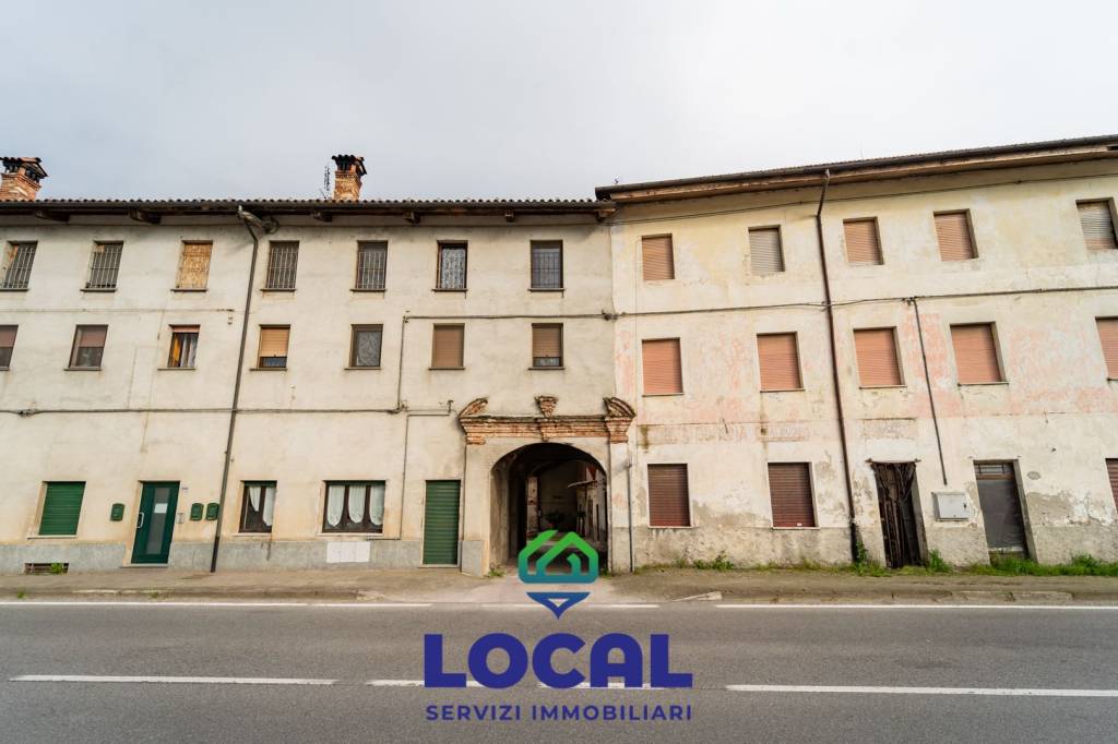 locale di sgombero in vendita a Fossano in zona Murazzo