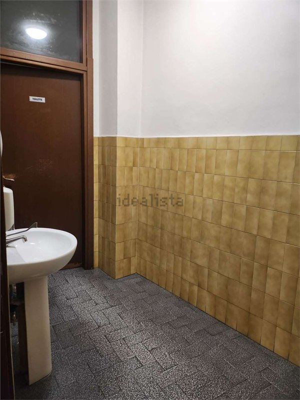 locale di sgombero in vendita a Fossano