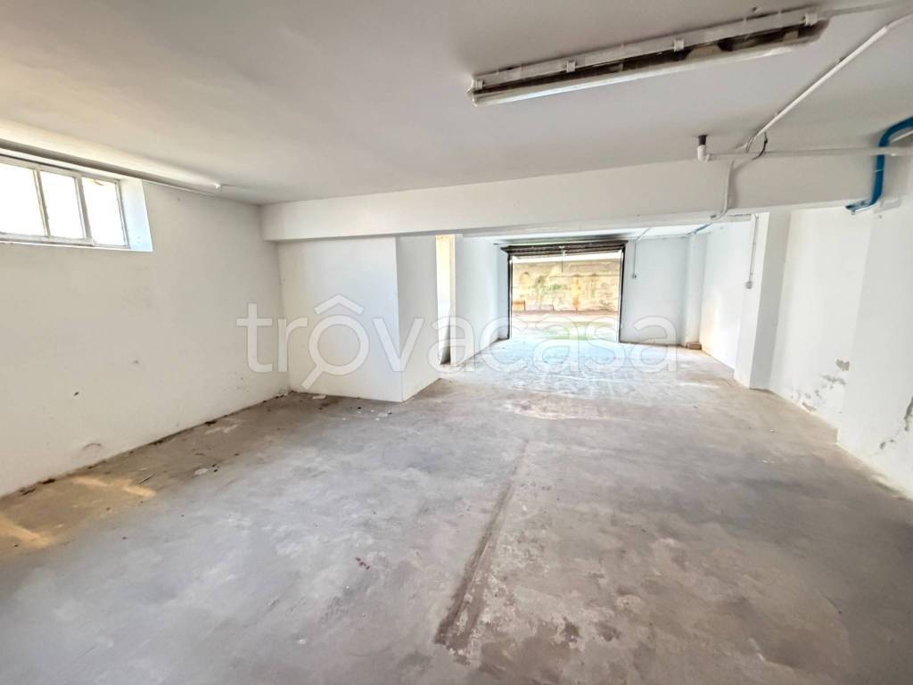 locale commerciale in vendita a Fossano