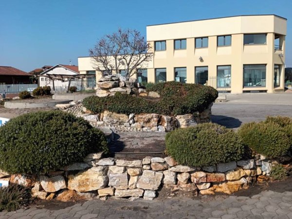 locale commerciale in vendita a Fossano in zona Loreto