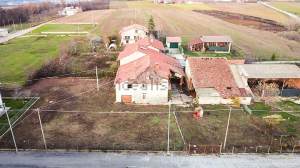 casa indipendente in vendita a Fossano in zona Loreto