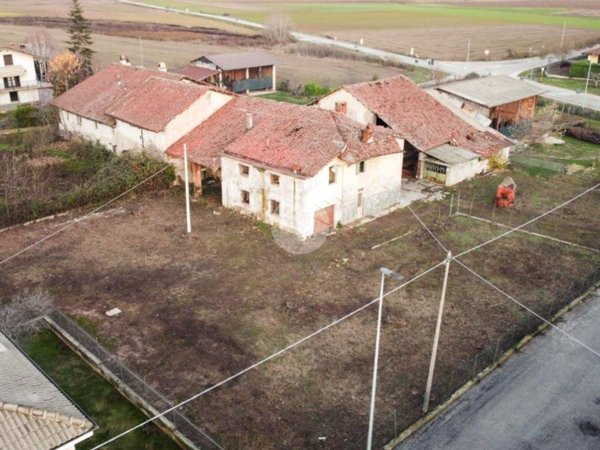 casa indipendente in vendita a Fossano in zona Loreto
