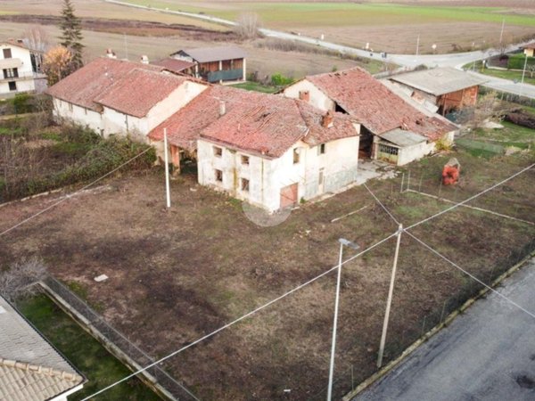 locale di sgombero in vendita a Fossano in zona Loreto