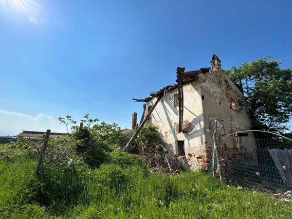 casa indipendente in vendita a Fossano in zona Loreto