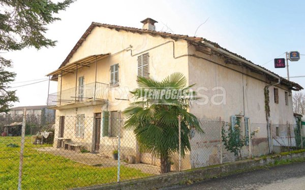casa indipendente in vendita a Fossano in zona Loreto