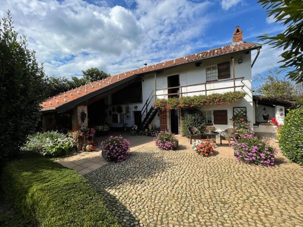 casa indipendente in vendita a Fossano
