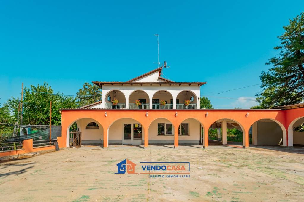 locale commerciale in vendita a Fossano