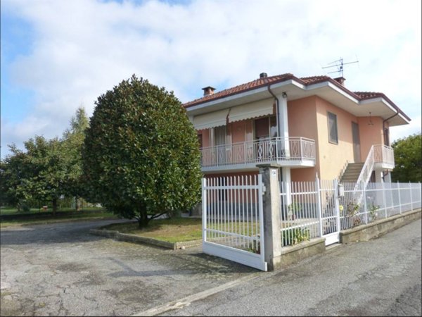 casa indipendente in vendita a Fossano in zona Santa Lucia