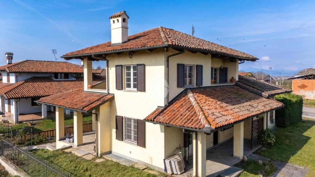 casa indipendente in vendita a Fossano in zona Loreto