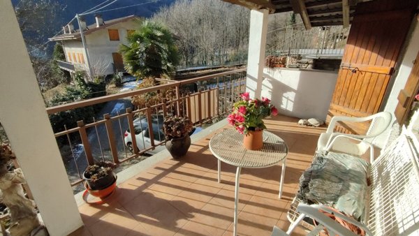 casa indipendente in vendita a Frassino