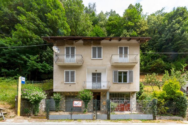 casa semindipendente in vendita a Frassino