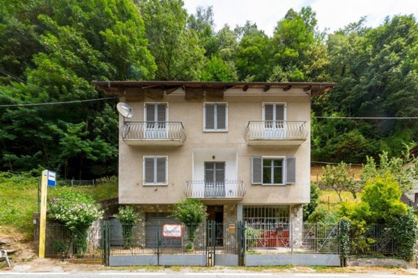 casa indipendente in vendita a Frassino