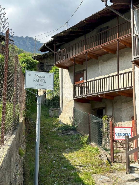 casa indipendente in vendita a Frassino