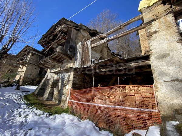 casa indipendente in vendita a Frassino