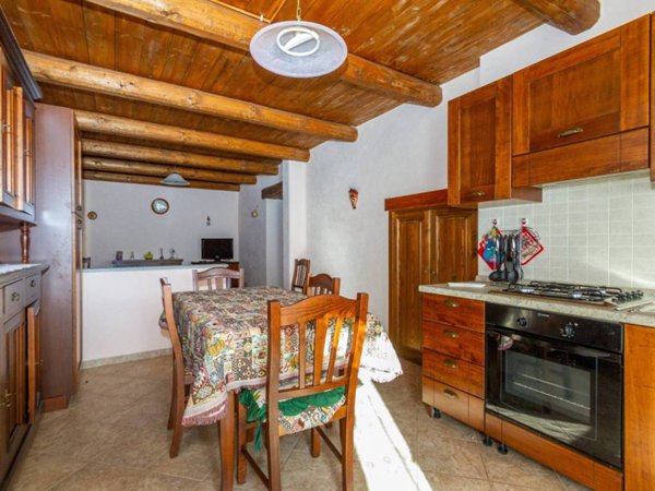 casa indipendente in vendita a Frassino