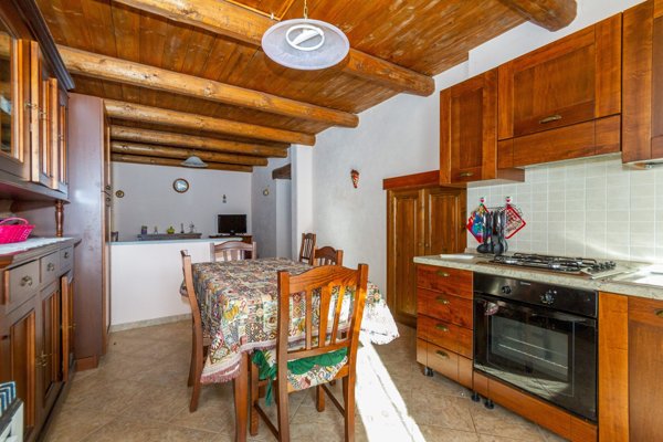 casa indipendente in vendita a Frassino