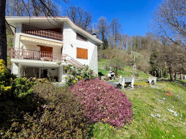 casa indipendente in vendita a Frassino