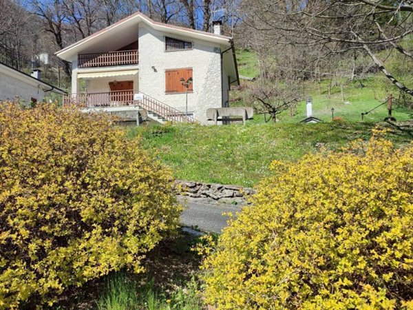 casa indipendente in vendita a Frassino
