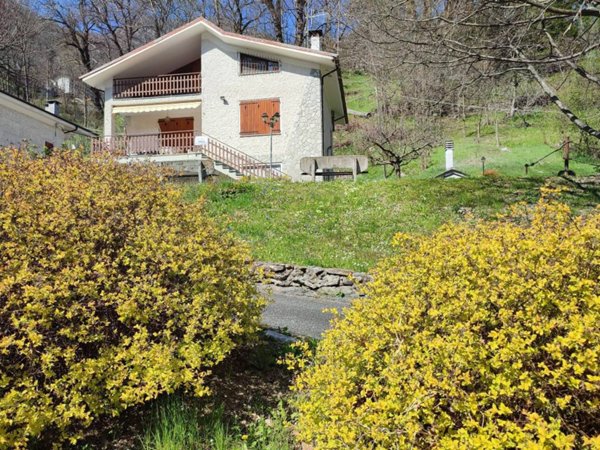 casa indipendente in vendita a Frassino
