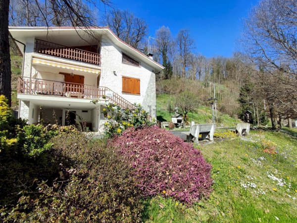 casa indipendente in vendita a Frassino