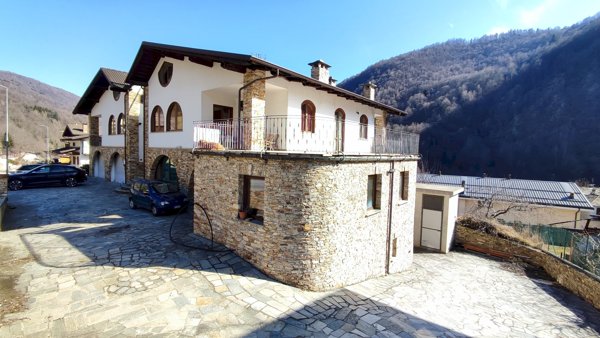 casa indipendente in vendita a Frassino