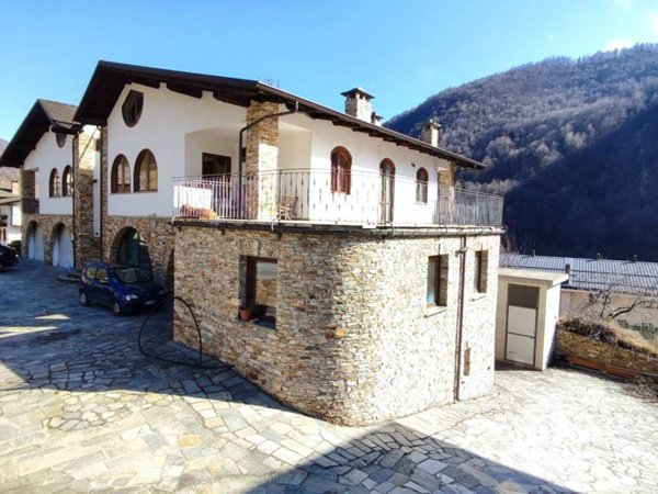 casa indipendente in vendita a Frassino