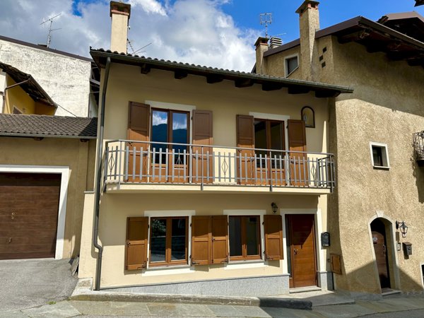 casa indipendente in vendita a Frassino
