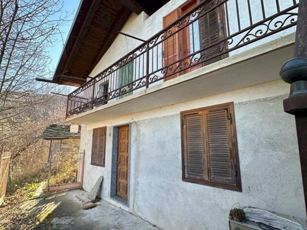 casa indipendente in vendita a Frassino