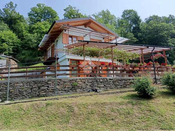 casa indipendente in vendita a Frassino