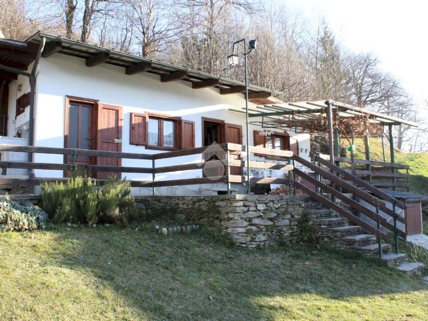 casa indipendente in vendita a Frassino